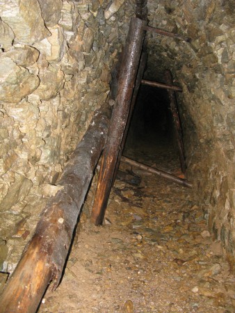 Štôlňa Karol so starou výdrevou
